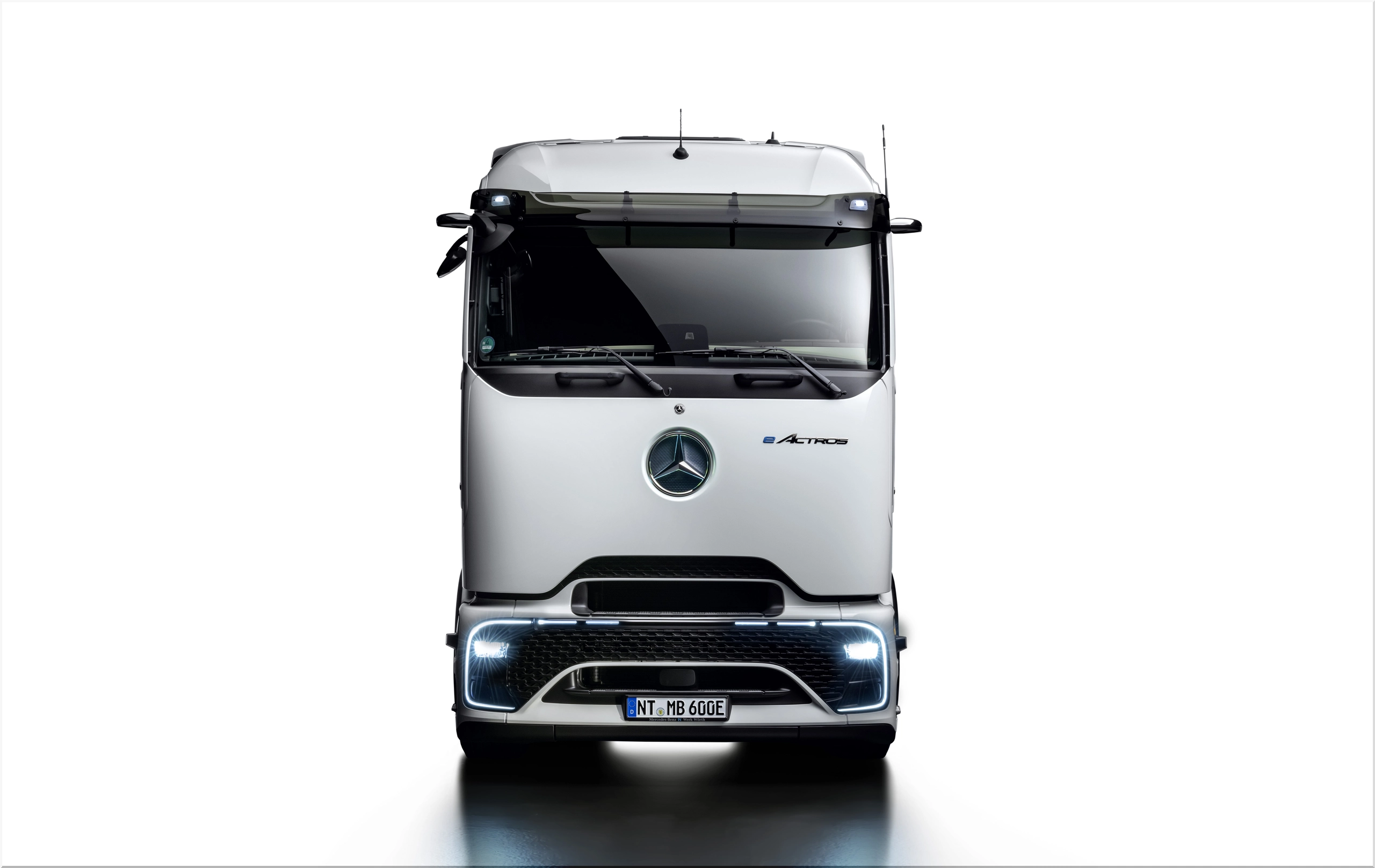 Mercedes-Benz Trucks eActros 600, le premier vrai camion électrique longue  distance